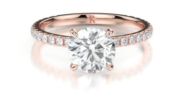 Chique engagement ring